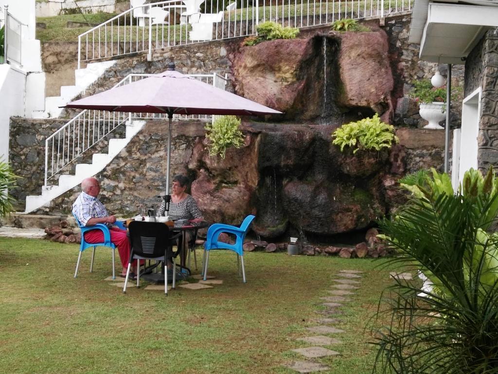 Anna Shanthi Villa Kandy Bagian luar foto
