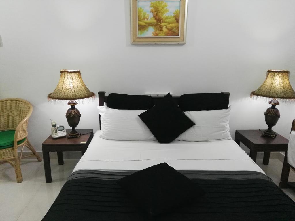 Anna Shanthi Villa Kandy Bagian luar foto