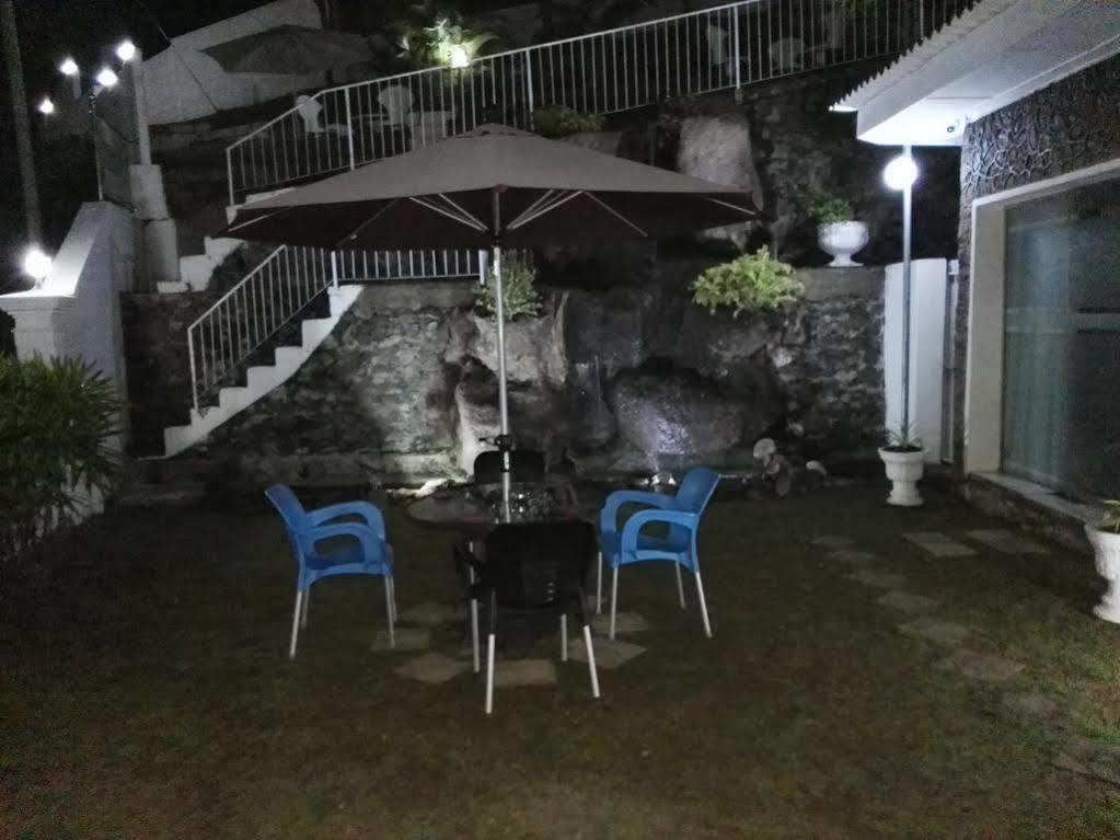 Anna Shanthi Villa Kandy Bagian luar foto