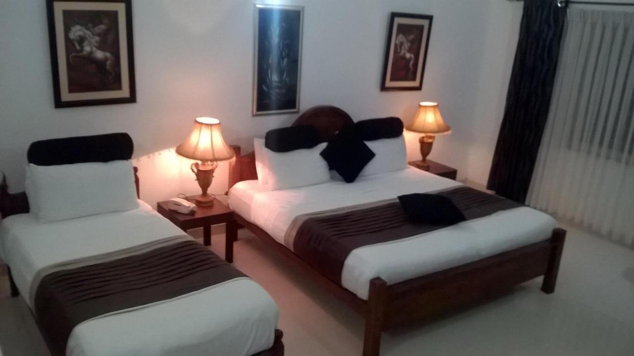 Anna Shanthi Villa Kandy Bagian luar foto