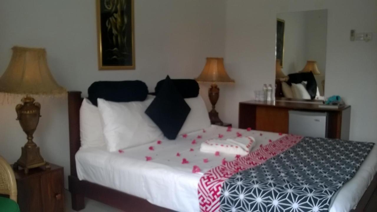 Anna Shanthi Villa Kandy Bagian luar foto