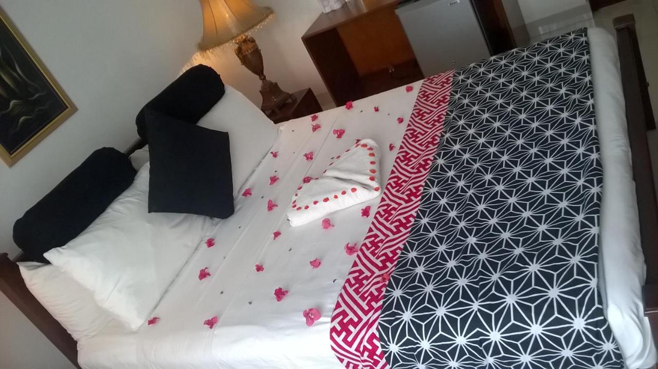 Anna Shanthi Villa Kandy Bagian luar foto