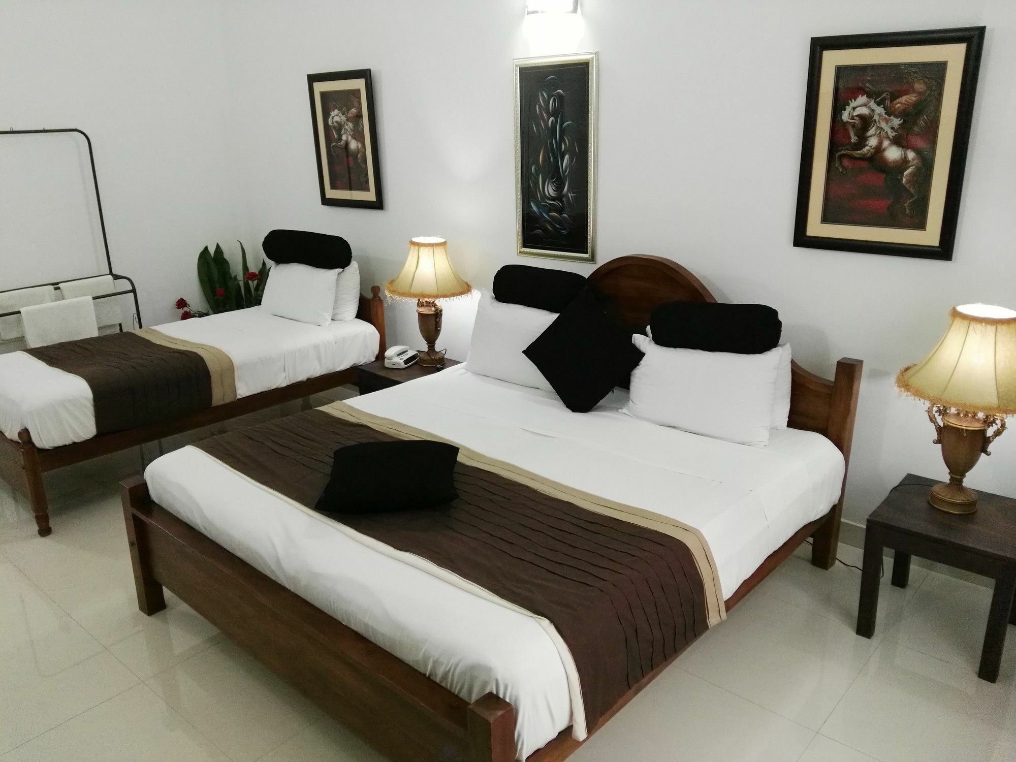 Anna Shanthi Villa Kandy Bagian luar foto