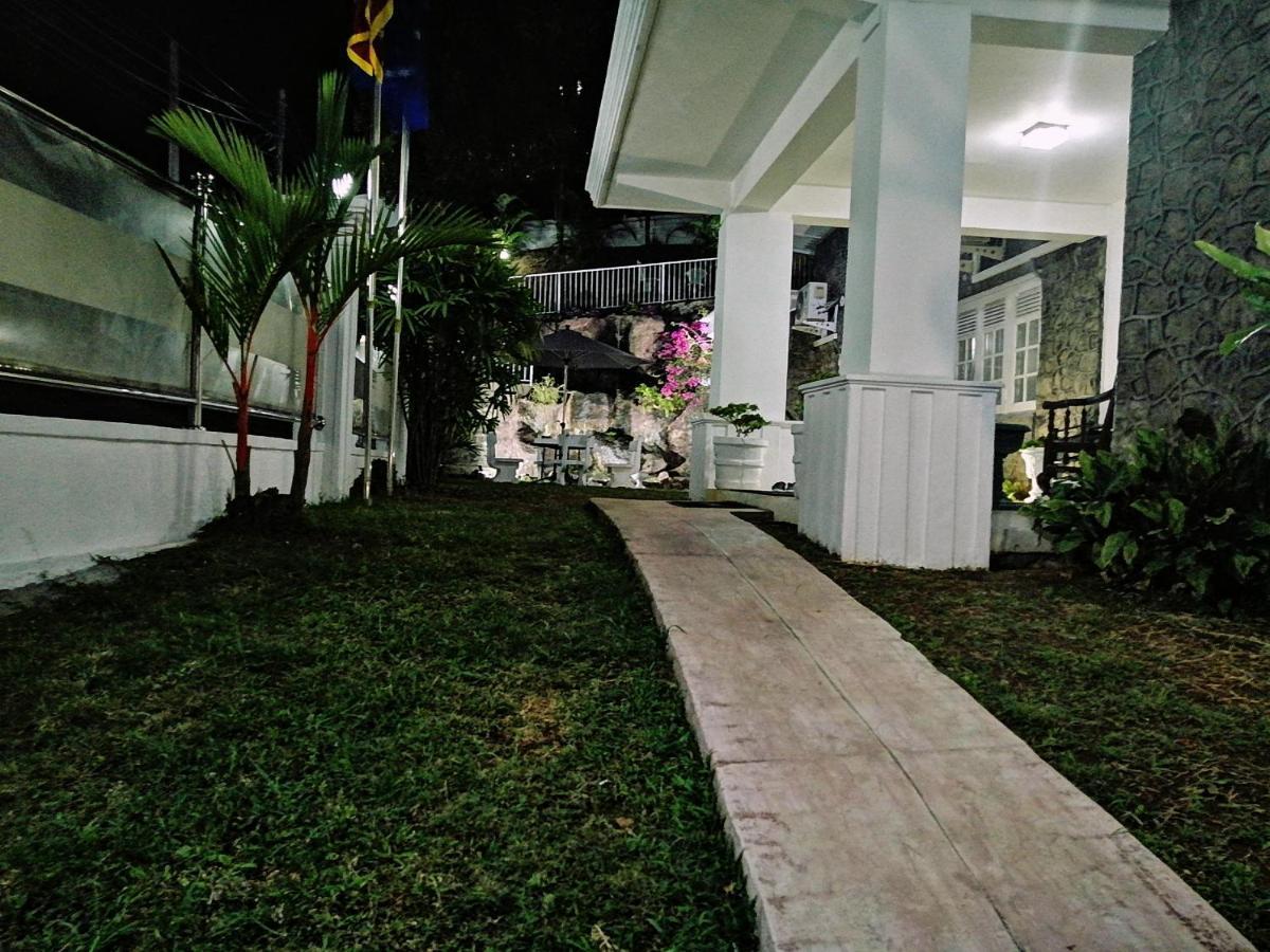 Anna Shanthi Villa Kandy Bagian luar foto